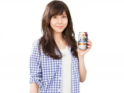 CMでは、松嶋が豪快に商品をPR