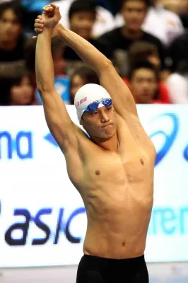 競泳・200m自由形の松田丈志選手。競泳の世界記録は100年間で20秒も速くなっている