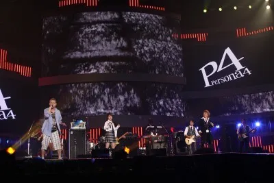 平田志穂子(Vo.)、川村ゆみ(Vo.)、Lotus Juice(RAP)、目黒将司(G.)をメインにPERSONA MUSIC LIVEにて活躍しているオリジナルメンバーが登場したPERSONA4 MUSIC BAND