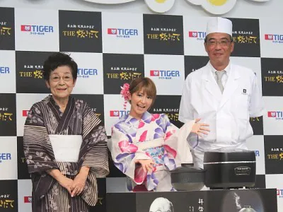 発売記念イベントに登場した岸朝子、矢口真里、中嶋貞治(写真左から)
