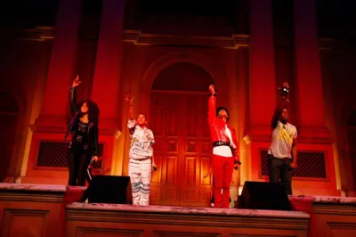 「THRILLER Live」のキャストが、東京・お台場ヴィーナスフォート・教会広場にてスペシャルステージパフォーマンスを披露した