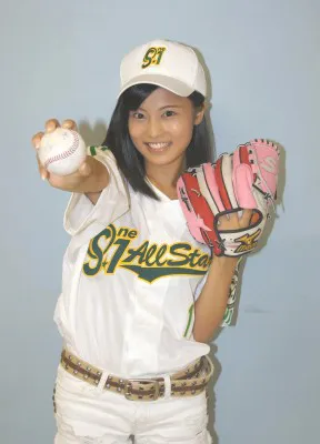 「始球式には魔物が住んでいる…」“こじるり”が始球式で学んだこととは!?