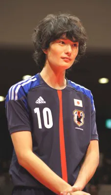 サッカー日本代表のユニホームを着て再登場