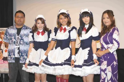 舞台あいさつを行った山本淳一監督、中田、加藤、仲谷、松澤由美(写真左から)