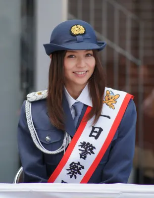 渋谷警察署の一日警察署長を務めた香里奈