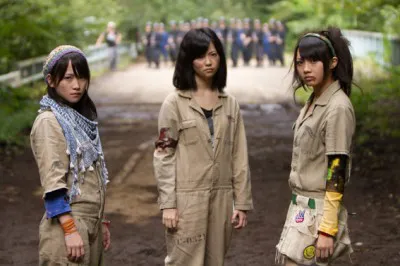 ドラマ24「マジすか学園3」に出演する島崎遥香（写真中央）、川栄李奈（同左）、木崎ゆりあ（同右）