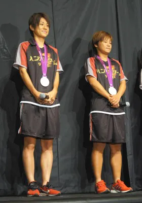 【写真】なでしこJAPANの近賀ゆかり選手と大野忍選手(共にINAC神戸レオネッサ)も登場(写真左から)