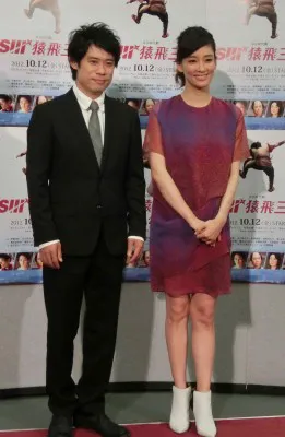 10月12日(金)スタート、NHK BSプレミアム・BS時代劇「猿飛三世」に出演する伊藤淳史、水川あさみ(左から)