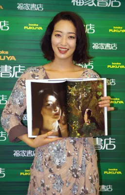 画像・写真 「脱ぎたいわけじゃないんですけど…」昼ドラ女優・上野なつひセクシー写真集発売(2/8) | WEBザテレビジョン