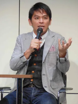 岡田はこの日、英会話でのトークにもチャレンジした