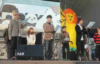 【写真】生アフレコに挑戦する櫻井孝宏、福山潤、神谷浩史(左から)