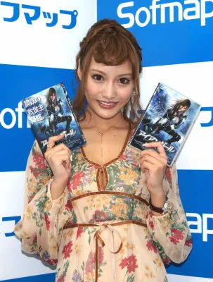 必殺技で自爆…!?　明日花キララ、赤面エピソードを告白