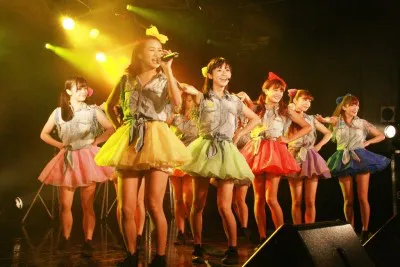 インディーズ時代の「無敵GIRL」を3周年記念ライブで熱唱するぱすぽ☆