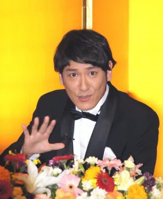 「浜田さんのお顔のポテンシャルの高さに気付かされました」と話す田中直樹