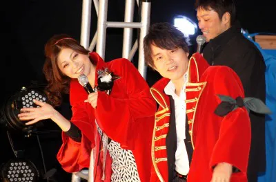 ナミを演じる岡村明美とロロノア・ゾロを演じる中井和哉(写真左から)