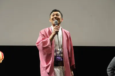 「男女共に楽しめる作品！」とアピールする天津・木村卓寛