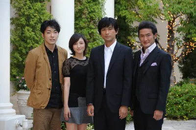 現代版「野良犬」で同級生を演じる柄本佑、広末涼子、江口洋介、中村獅童(写真左から)