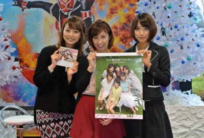 カレンダー発売イベントに登壇した本間智恵、宇佐美佑果、竹内由恵アナウンサー(写真左から)
