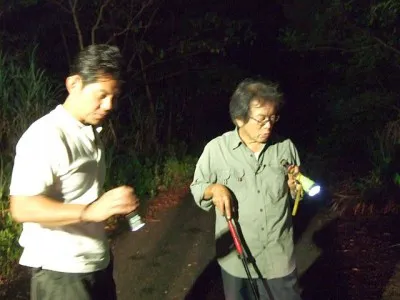 的場浩司と水野裕子が 奄美大島を旅する