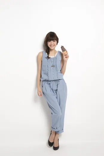 佐藤ありさがプロデュース! アイスとファッションの異色のコラボ“パリふわ”コーデって何?