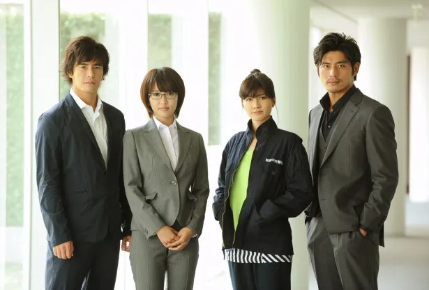 「ダブルス～二人の刑事」への出演が決まった夏菜、内田有紀（写真中央左から）