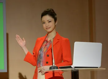 授業にならない!?　新妻・上戸彩が大学講師に!