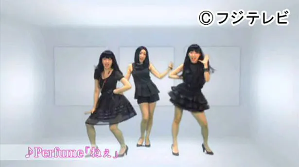 「AKB映像センター」（フジ）と連携して配信された梅田彩佳プロデュースの動画「ひとりパフューム(AKB映像センター)/AKB48[公式]」。梅田彩佳がひとり3役を