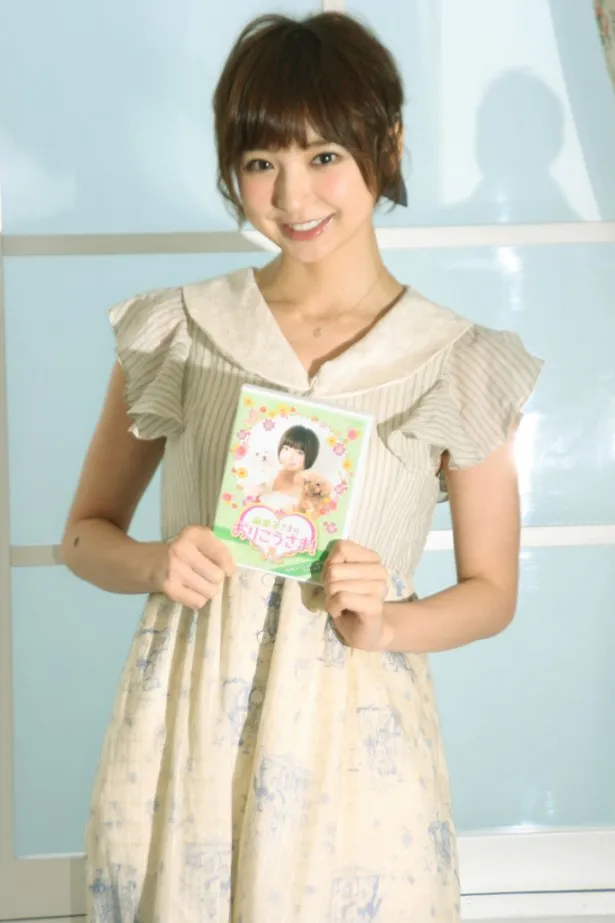 若者のファッションリーダーの顔も持つ、AKB48の篠田麻里子