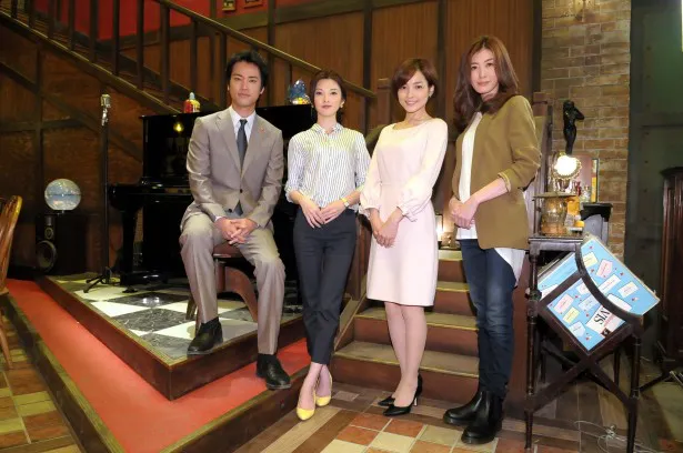 会見に登場した桐谷健太、田中麗奈、国仲涼子、ともさかりえ(写真左から)
