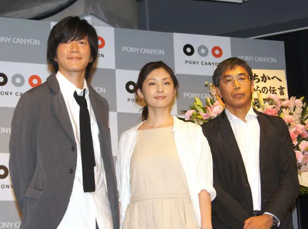 DVD発売記念イベントに登場した田辺誠一、常盤貴子、若松節朗監督(写真左から)