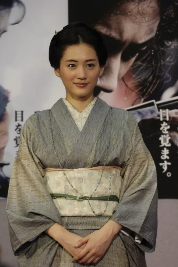 【写真】8月から放送の京都編の役衣装で試写会に登場した綾瀬