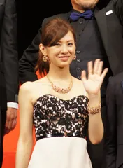 「櫻井翔は緊張を吹き飛ばしてくれる安定感のある人！」宮沢りえが明かす役者・櫻井翔