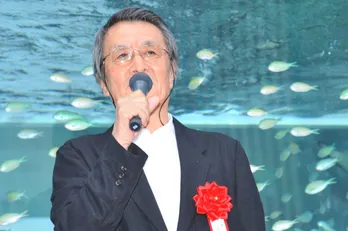 館長は山崎努! 銀座に巨大水槽の水族館が出現