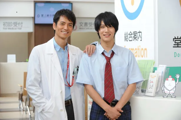 「DOCTORS 2 最強の名医」で主演を務める沢村一樹と初共演を喜ぶ中川大志(写真左から)