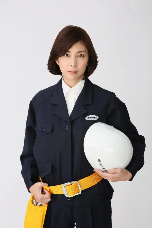 新ドラマ「ダンダリン・労働基準監督官」で主人公・段田凛を演じる竹内結子。髪の毛もバッサリ切り、新鮮なイメージのショートカットに