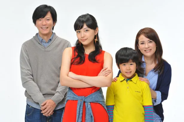 秋の新ドラ「夫のカノジョ」(TBS系)で、川口春奈が会社上司の妻とカラダが入れ替わる難役に挑戦