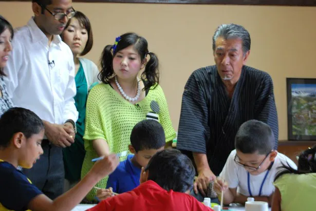 【画像はこちら】高田とアジアンはネパール人学校の授業を見学