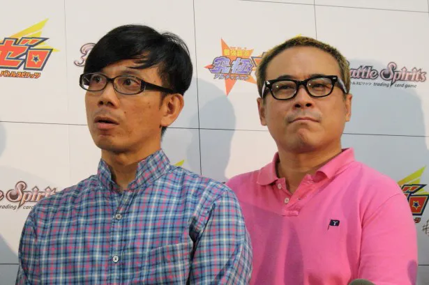 バッファロー吾郎の木村明浩(右)と竹若元博(左)。よくカードゲームをするという竹若は、「子供をこらしめたいときに、カードで“こてんぱん”にする」というエピソードを披露