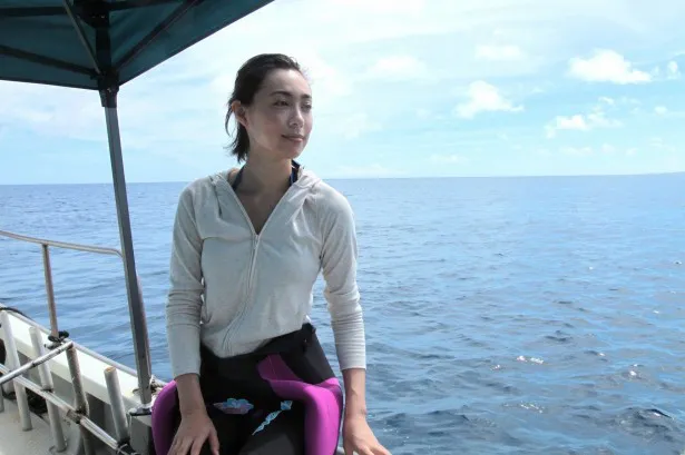 今回の沖永良部島の旅で、ウミガメとの遊泳が一番の楽しみだという吹石一恵