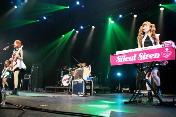 4人組ガールズバンド・Silent Siren