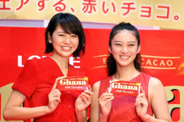 新CM発表会に登場した長澤まさみと武井咲(写真左から)
