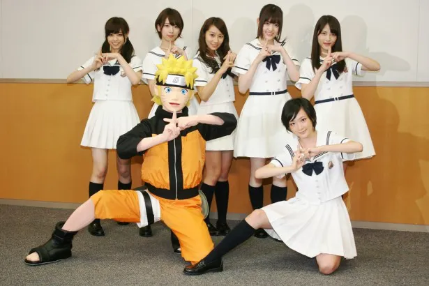 若月(後列右端)は10月から“ナル坂46”としてアニメ「NARUTO －ナルト－ 疾風伝」(テレビ東京系)をサポート 