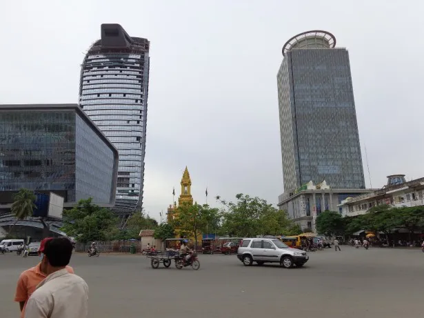 カンボジア・プノンペンにある数少ない高層ビル