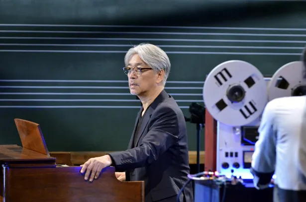 坂本龍一を講師に音楽の奥深さを追及する「スコラ　坂本龍一　音楽学校」