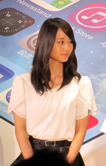 「早くみんなに自慢したい!」堀北真希が新型iPhone発売セレモニーに登場!!