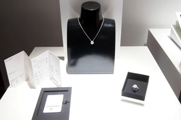 【写真】黒木瞳に贈られたダイヤモンド「センター・オブ・マイ・ユニバースTM」