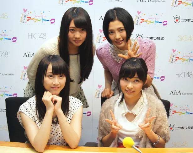 (写真前列左から)SKE48・松井玲奈、HKT48・指原莉乃、(写真後列左から)SKE48・木崎ゆりあ、HKT48・兒玉遥