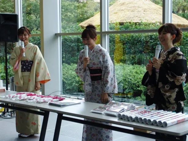 カレンダー発売イベントに登壇した久冨慶子アナ、島本真衣アナ、松尾由美子アナ(写真左から)