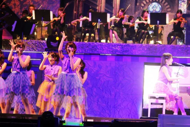 夜公演の17曲目は生田絵梨花のピアノとストリングスに合わせた「君の名は希望」