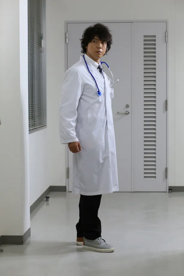 糸村は医者に成りすまし、立てこもり事件を潜入捜査する！